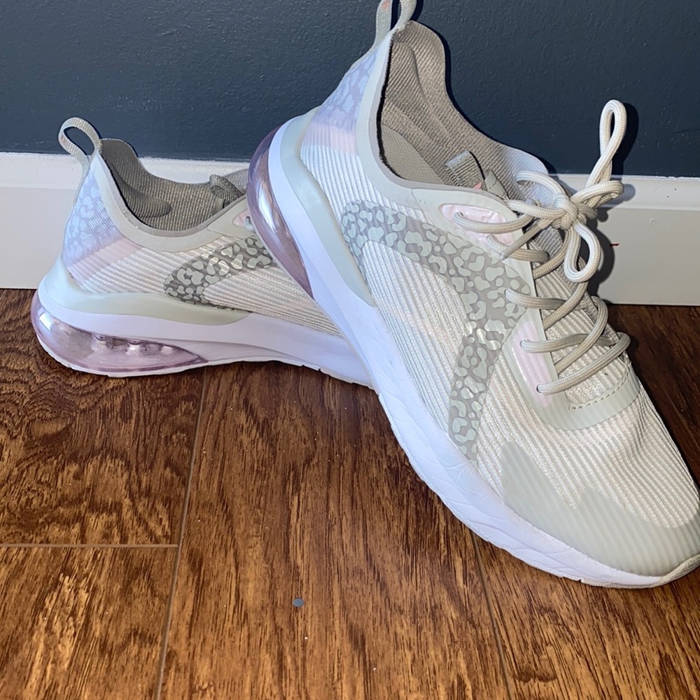 Fabletics tennis shoes